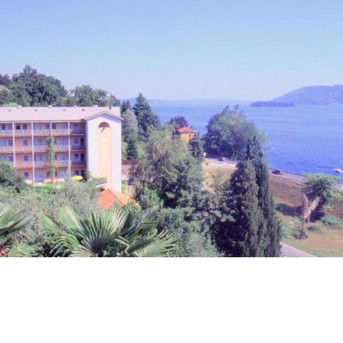 Apartment in a residence on Lake Maggiore near the beach