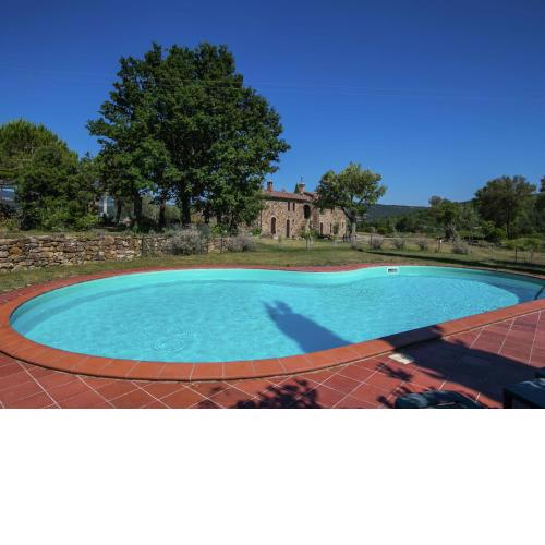 Apartment in a rustic house in the Tuscan hills 20 minutes from the sea