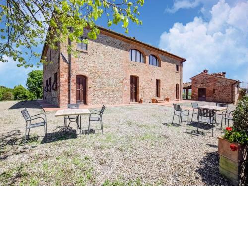 Apartment in a typical Tuscan farmhouse with swimming pool