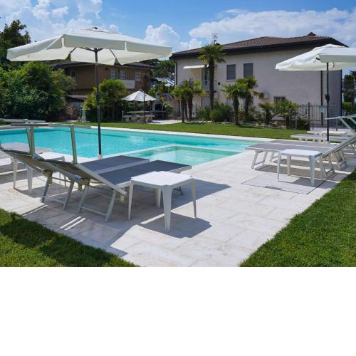Apartment in a villa a few meters from Lake Garda