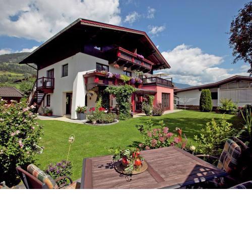 Apartment in Bramberg am Wildkogel with balcony