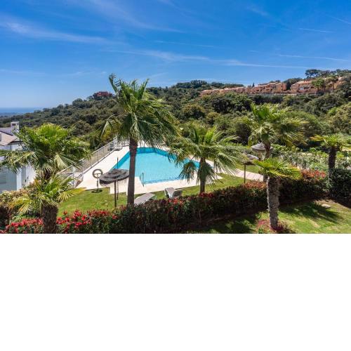Apartment in Elviria with sea view