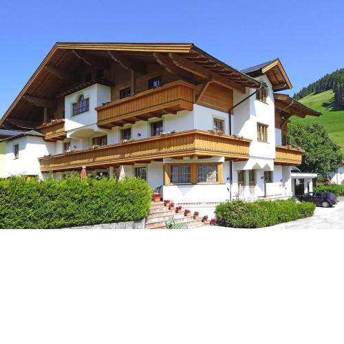 Apartment in Filzmoos with parking space
