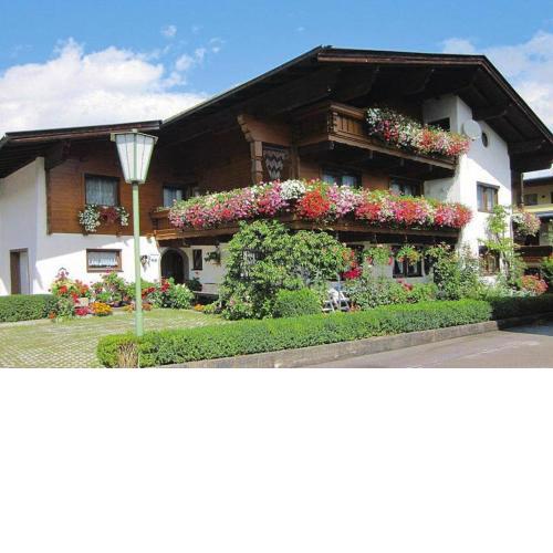 Apartment in Fügen with parking space