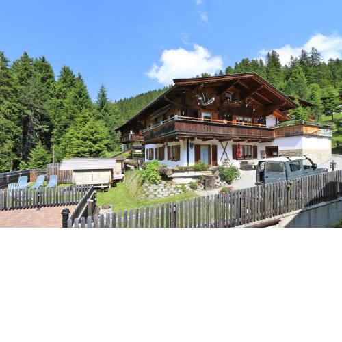 Apartment in Hochfügen with a garden