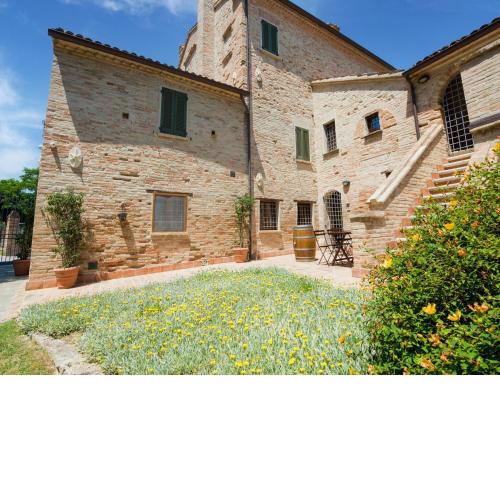 Apartment in Mombaroccio with Garden near the City Center