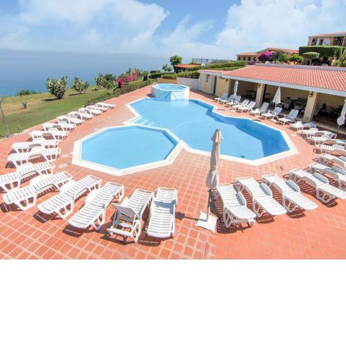 Apartment in Parghelia with terrace and sun loungers