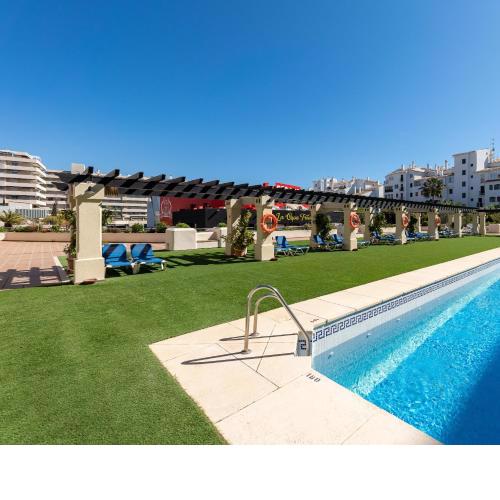 Apartment in Puerto Banus with pool views and parking