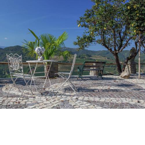 Apartment in quiet and green environment with swimming pool
