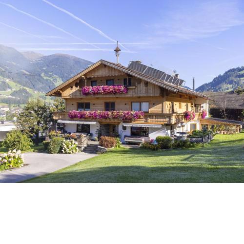 Apartment in Ramsau im Zillertal for 18 People