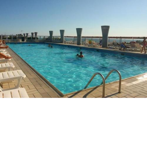 Apartment in residence with swimming pool, balcony and air conditioning