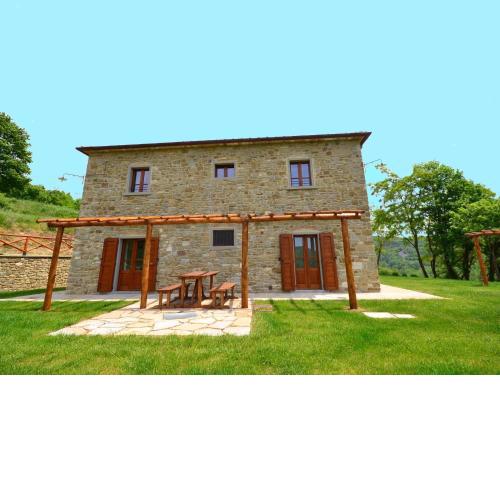 Apartment in rural stone house with swimming pool in Anghiari