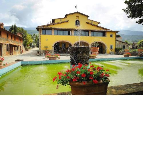 Apartment in San Donato in Fronzano with library