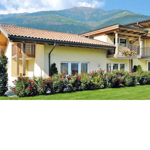 Apartment in Schlanders with garden