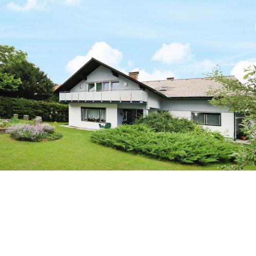 Apartment in St Kanzian am Klopeler See with garden