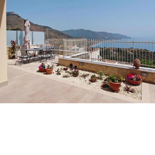 Apartment in Taormina with garden