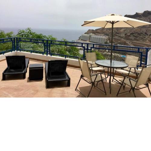 Apartment in Taurito with dream landscape and 30m2 terrace.