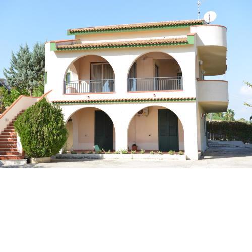 APARTMENT IN VILLA (NEAR THE SEA)