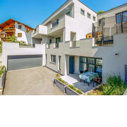 Apartment IsiLiving