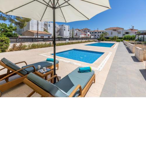 Apartment La Nau - Fantastic Apartment with hot tub and pool, just steps away from beach