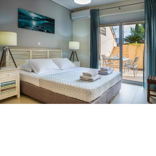 Apartment Lilly, brand new apartment with communal pool, 10 meters from sea