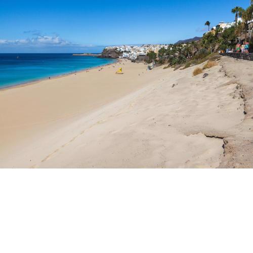 Apartment near the beach, big terrace with nice sea views, wifi and parking