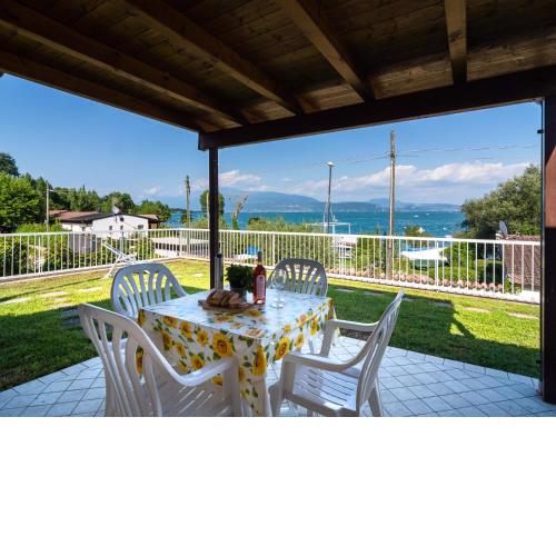 Apartment on Lake Garda in Manerba with Pool