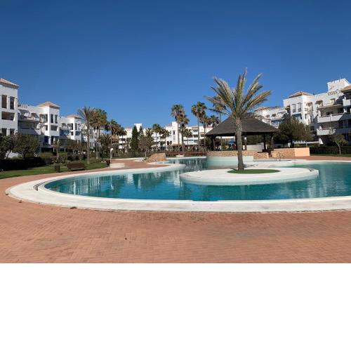 Apartment on Top Beach location next to the 27h golf and marina