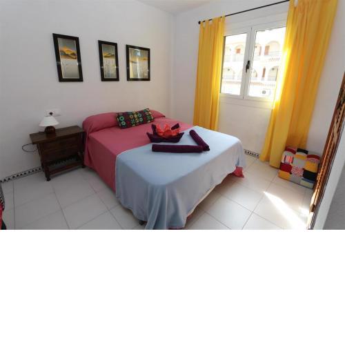 Apartment overlooking to the pool 2450