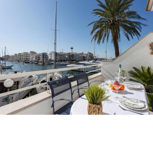 Apartment Port Rhodes