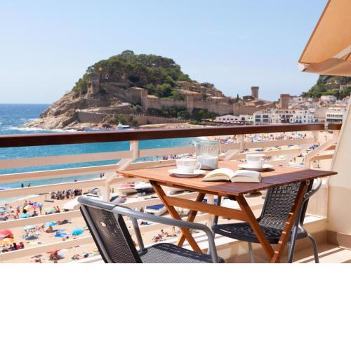 APARTMENT SEA VIEWS on the BEACH