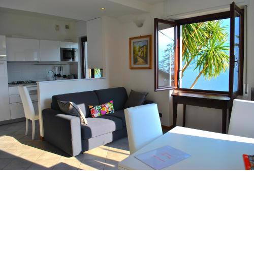 Apartment The Palm with Garden