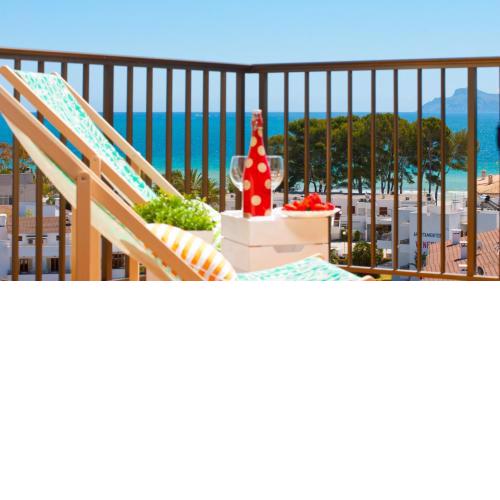 Apartment The Shell II, beach views and pool