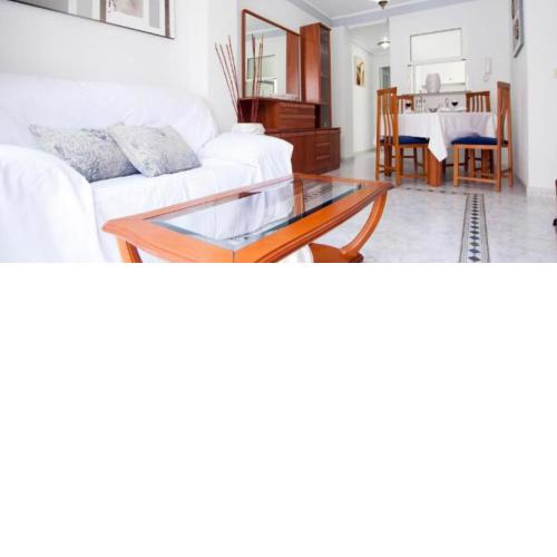 Apartment very well located, 450 meters from Playa del Cura with swimming pool
