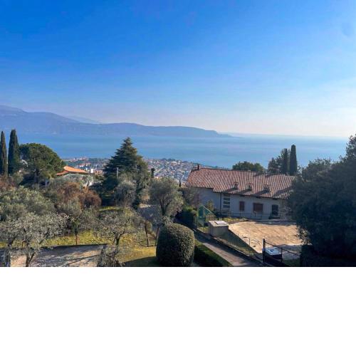 Apartment with a wonderful view of Lake Garda