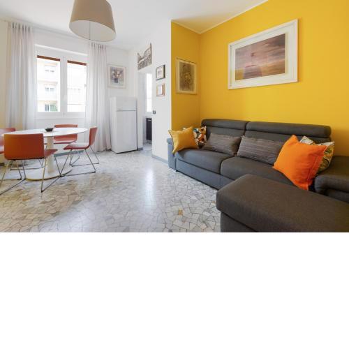 Apartment with Balcony - 50 m far from M1 Pasteur