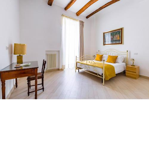 Apartment with balcony in Palazzo Diaz by Wonderful Italy