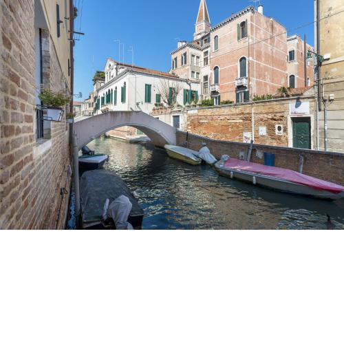 Apartment with canal view in a quiet neighbourhood