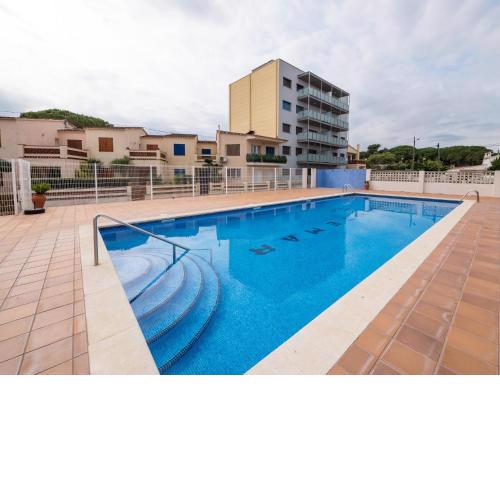 Apartment with community pool for 4 people - Riells area