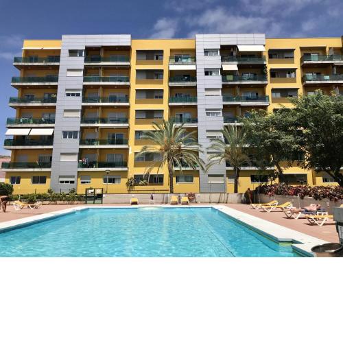 Apartment with extensive gardens PARKING GYM terrace and pool