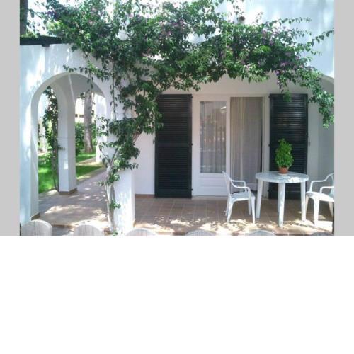 Apartment with garden and swimming and beach