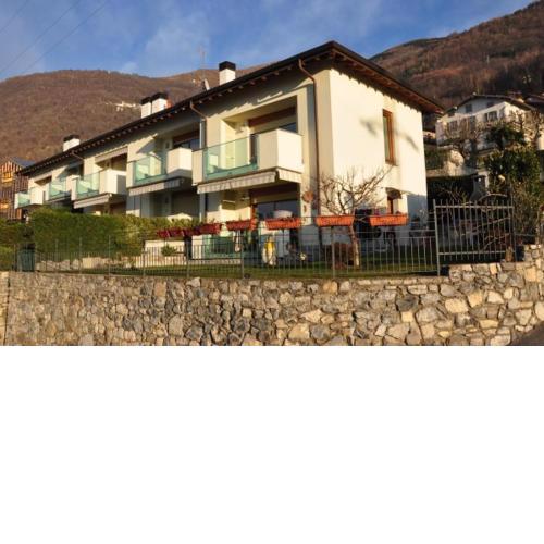 Apartment with garden and terrace beautiful lake view