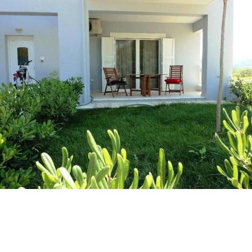 Apartment with gardens (ideal for surfers)