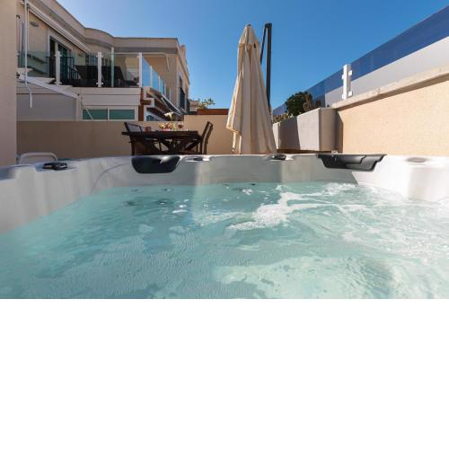 Apartment With Jacuzzi and pool access