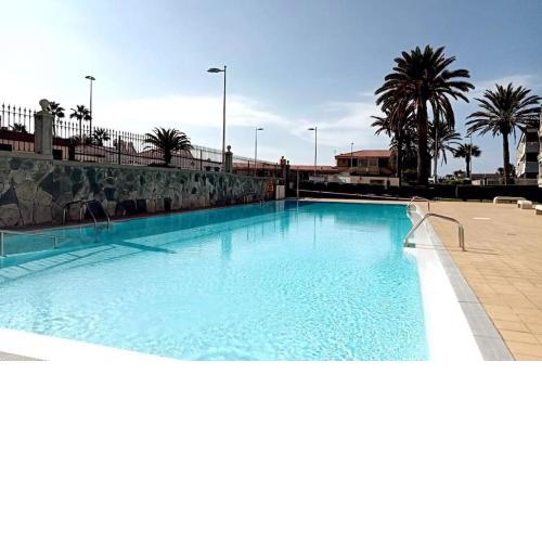 Apartment with large terrace and swimming pool, 10 meters from Playa de las Burras
