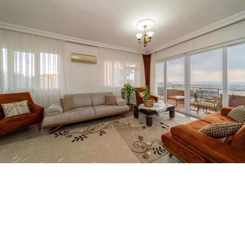 Apartment with Panoramic City View in Kepez