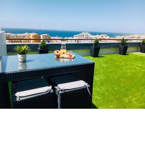Apartment with panoramic ocean view and Pool