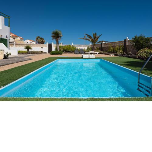 Apartment with pool and terrace 1 min from the Beach