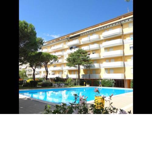 Apartment With Pool In Excellent Location, 4 people by Beahost Rentals