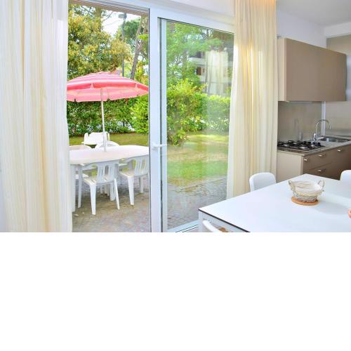 Apartment with private garden next to the beach - By Beahost Rentals